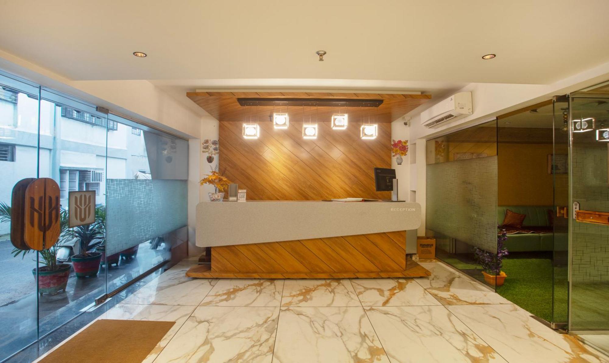 Treebo Urban, 1 Km From Railway Station Hotel Surat Exterior photo