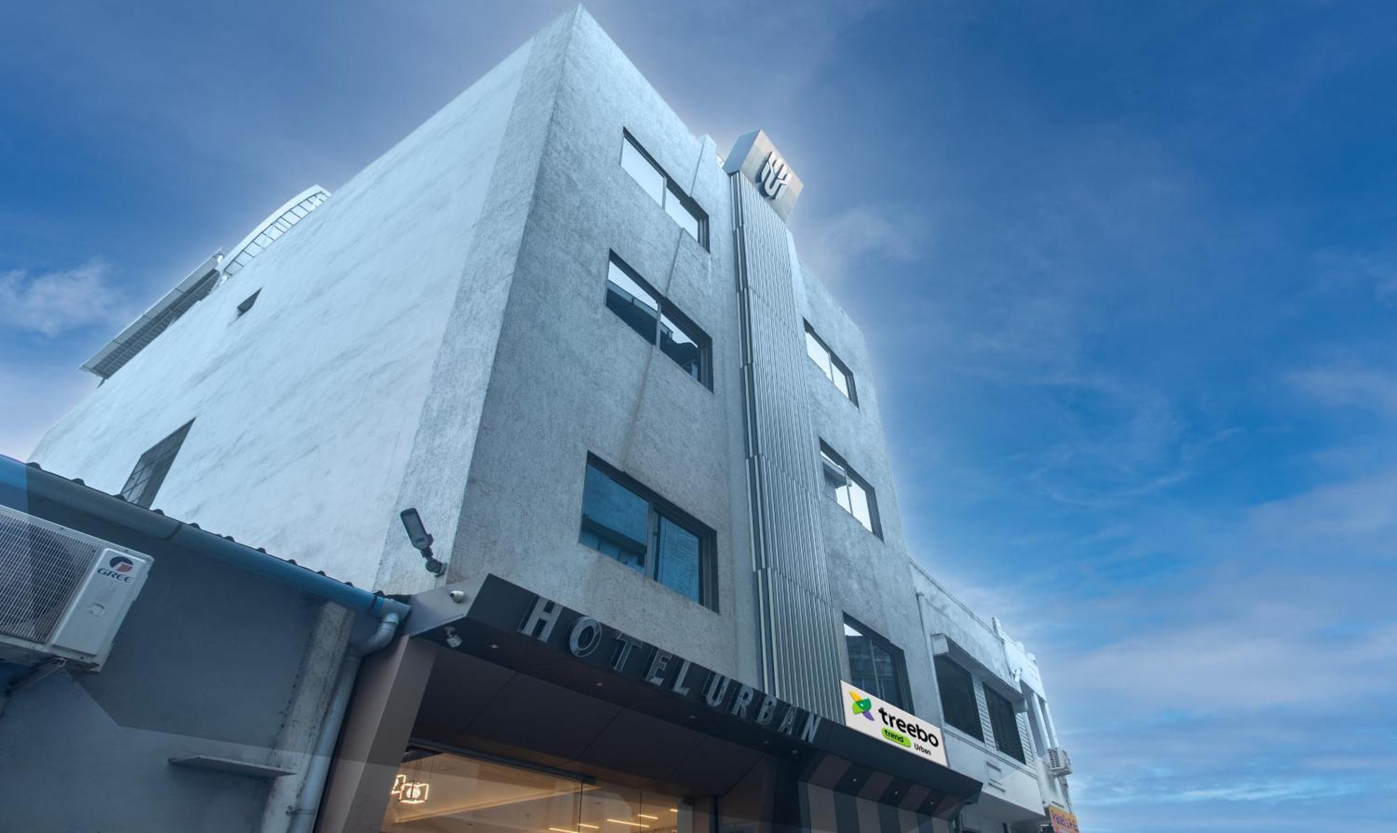 Treebo Urban, 1 Km From Railway Station Hotel Surat Exterior photo